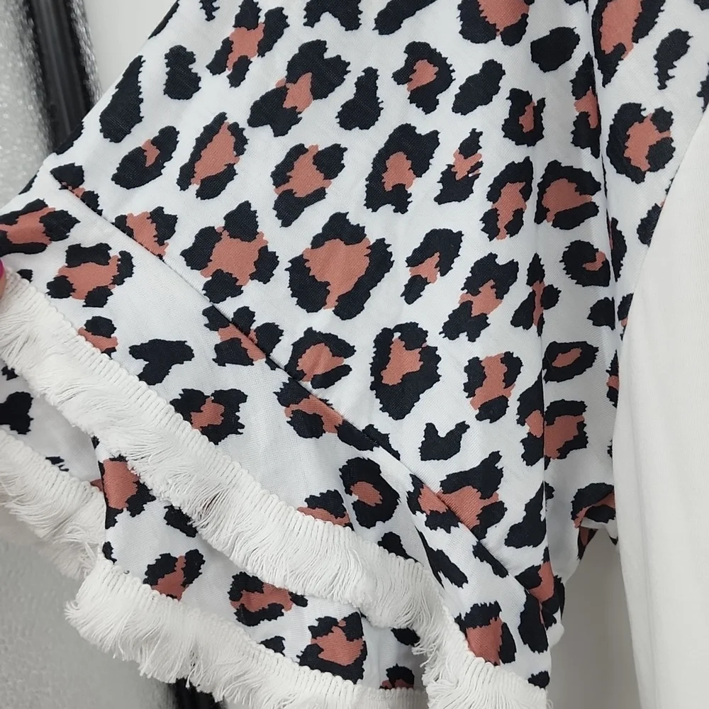 Nwt Cellabie white leopard sleeve fringe top - Picture 5 of 6